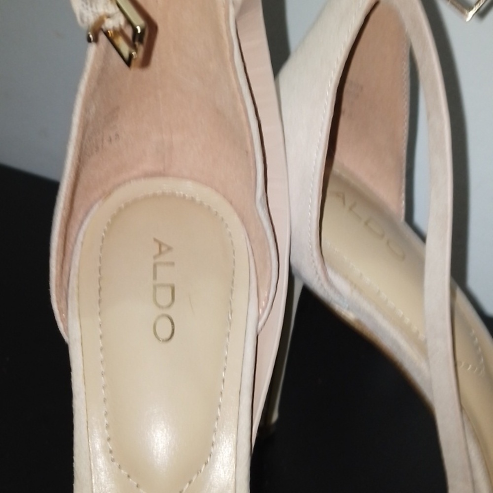 Heels - Picture 4 of 6